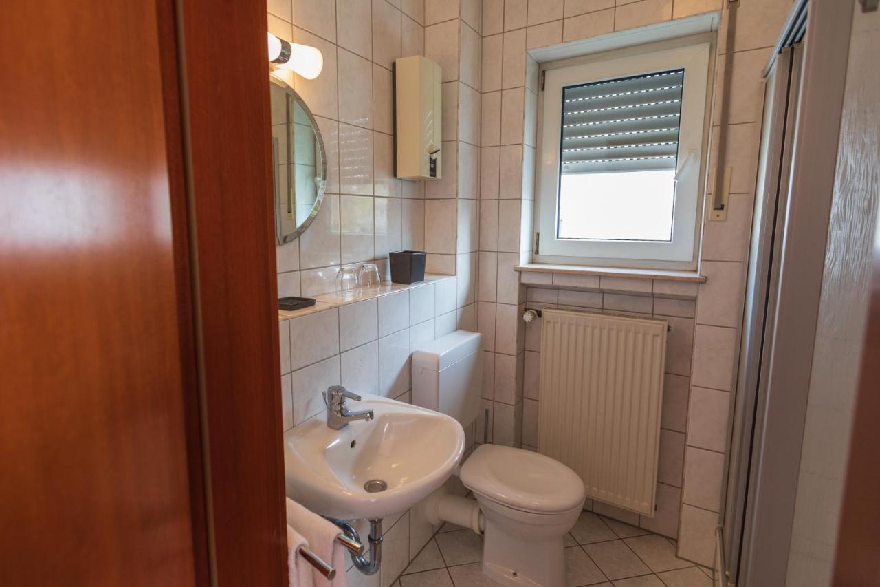 Haus Flora - Ferienwohnungen Кохем Экстерьер фото